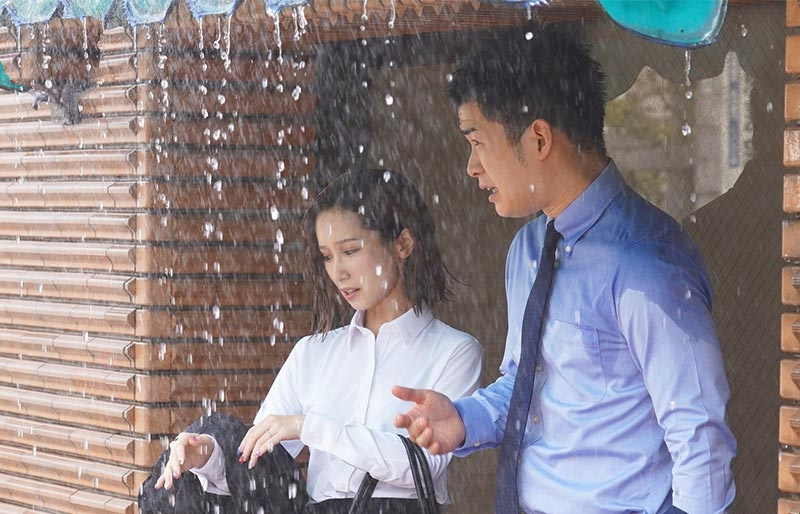 SSNI-929 Sumilong sa ulan kasama ang isang slutty na kasamahan